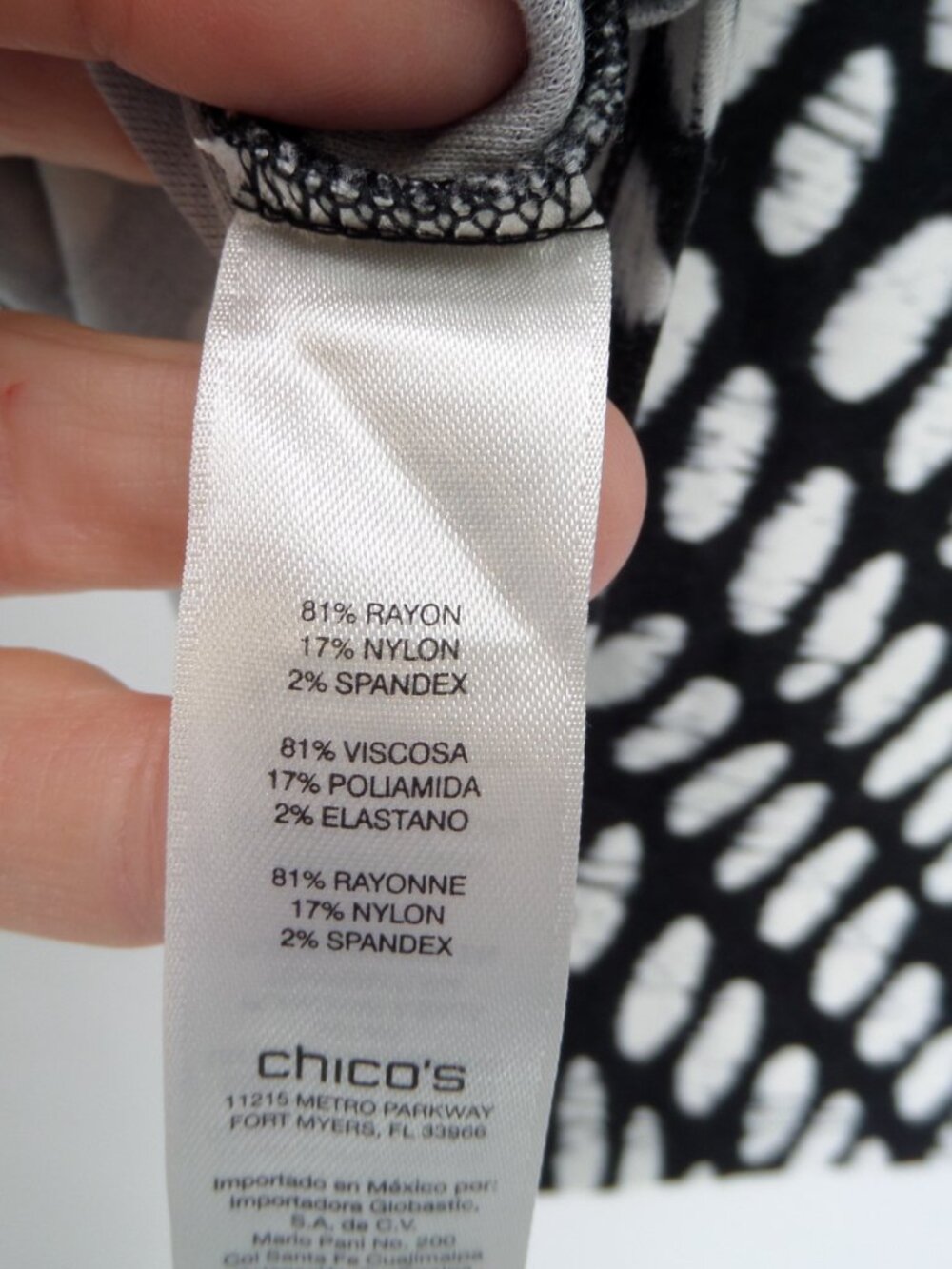 Chico's  Women's 3/4 Sleeve Black n White  Dots Print  Top  Size 3 US XL - Picture 7 of 7